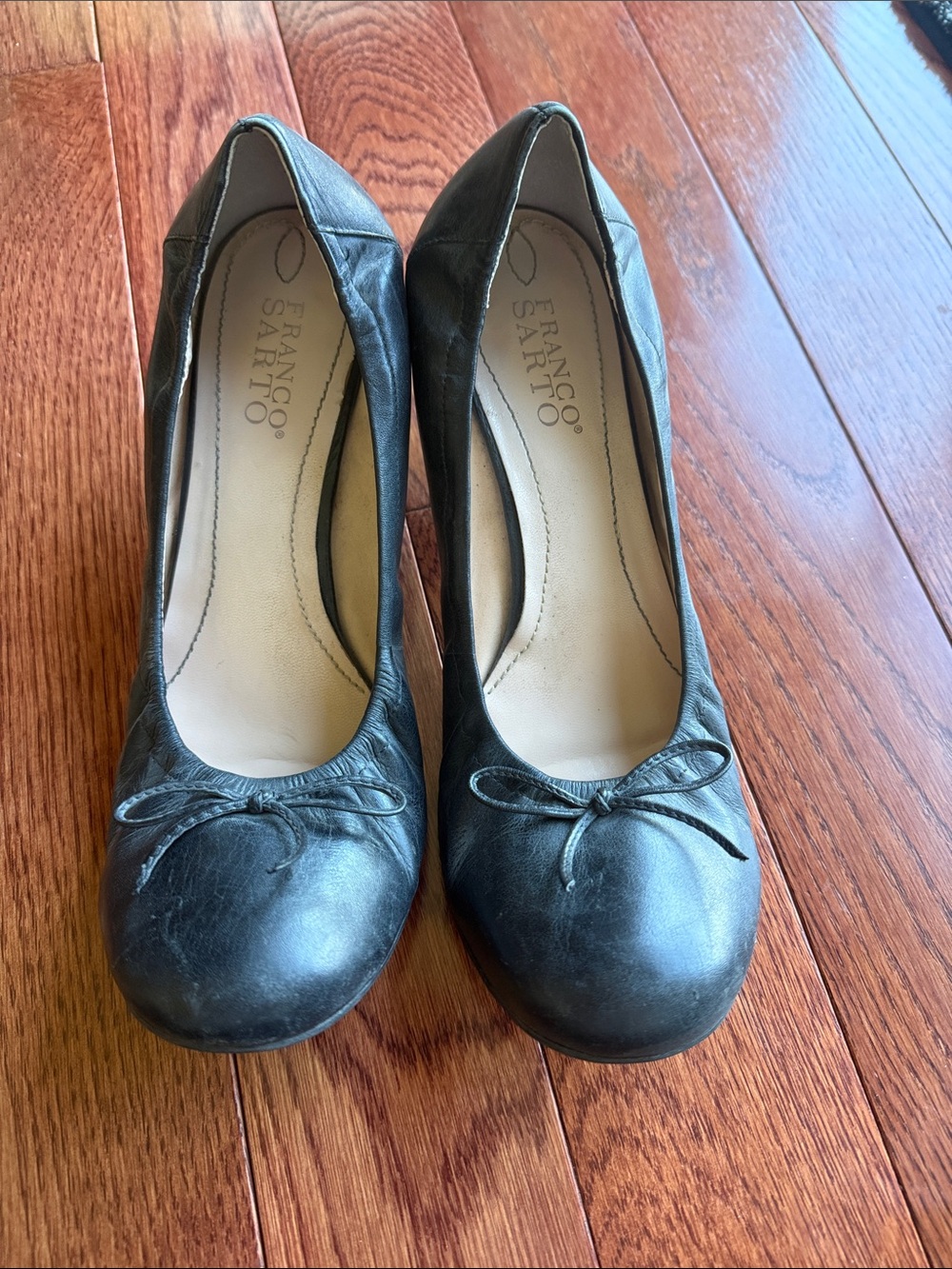 Franco Sarto Black Leather Round-Toe Pumps with Bow
